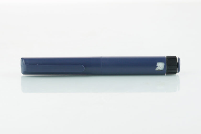 NEST reusable insulin pen device in closed configuration