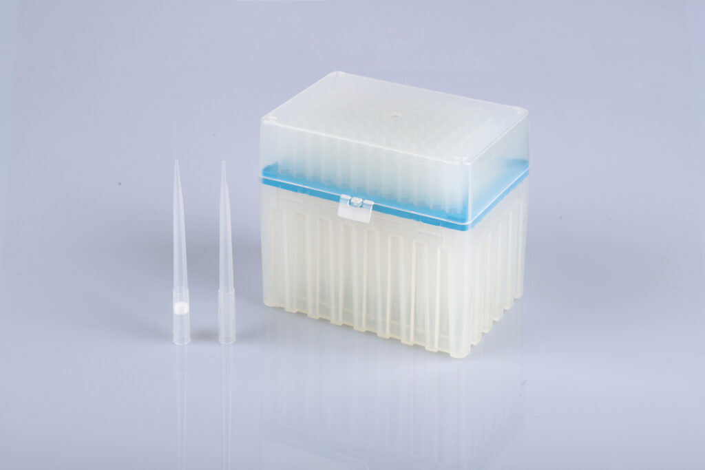 1000 µL extra-long pipette tips with racked packaging